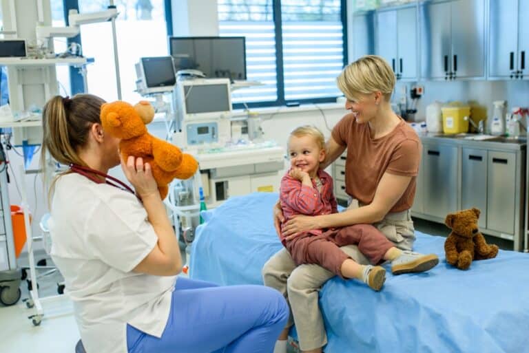 Female,Pediatrician,Comforting,Little,Boy,With,Teddy,Bear.